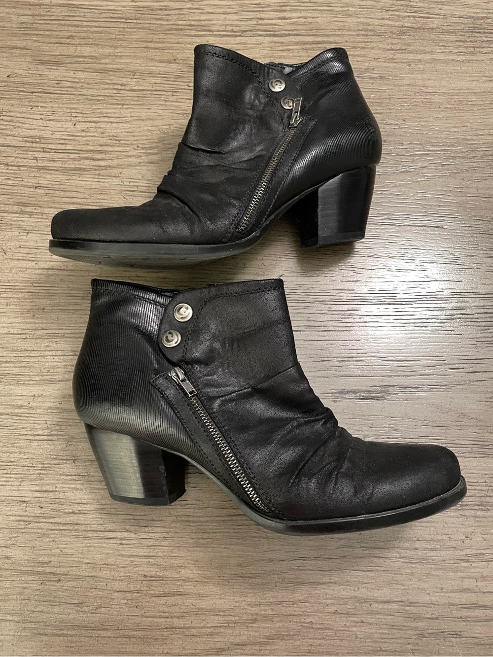 BareTraps women’s ankle boots, size 9, excellent condition.